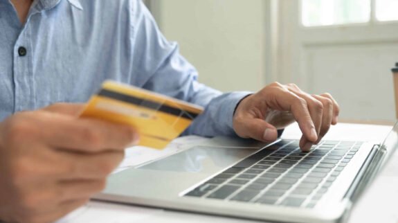 ¿Qué es una E-Commerce y cómo funciona? ¿Qué es una E-Commerce y cómo funciona?